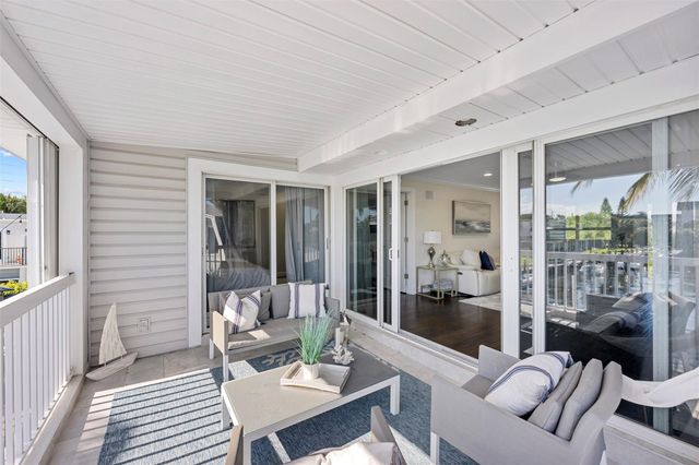 910 Jasmine Drive, Delray Beach, FL 33483