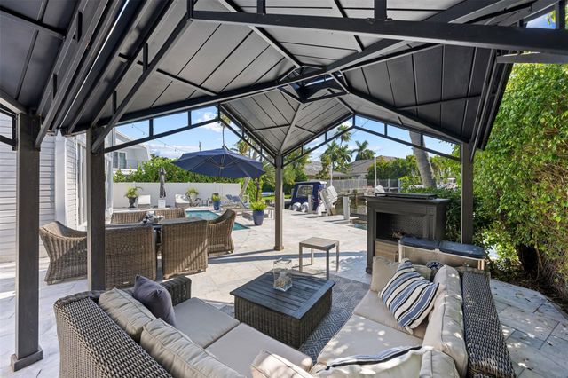 910 Jasmine Drive, Delray Beach, FL 33483