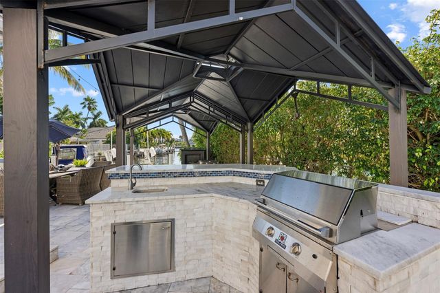 910 Jasmine Drive, Delray Beach, FL 33483