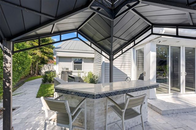 910 Jasmine Drive, Delray Beach, FL 33483