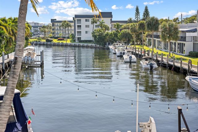 910 Jasmine Drive, Delray Beach, FL 33483