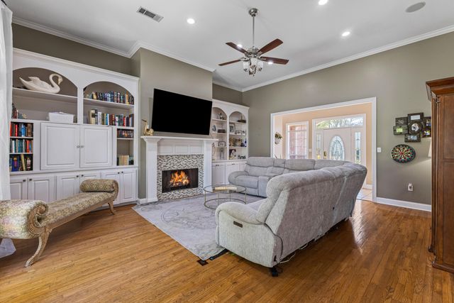 29 Stones Throw Dr., Hattiesburg, MS 39402