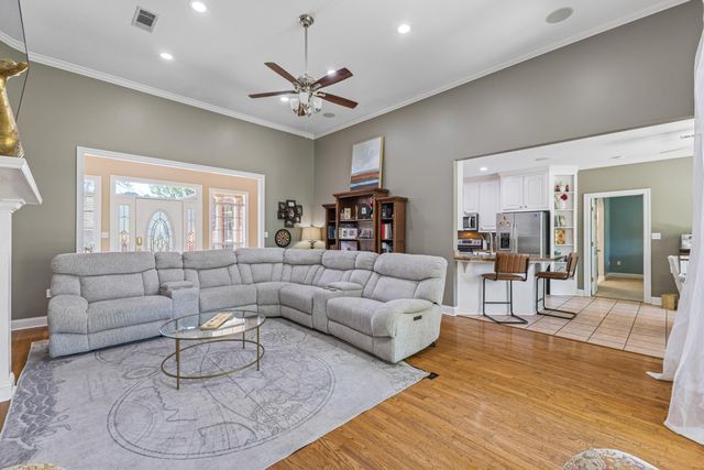 29 Stones Throw Dr., Hattiesburg, MS 39402