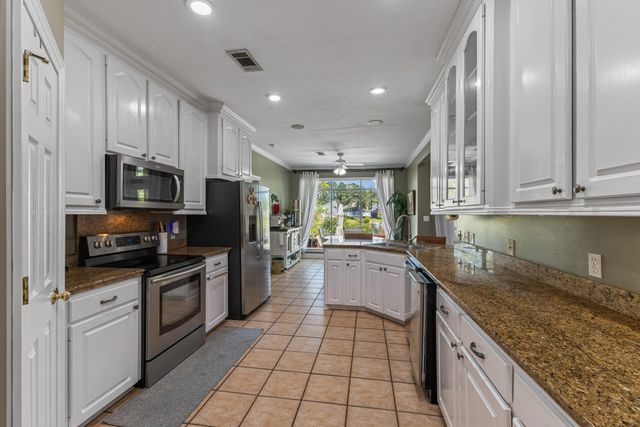 29 Stones Throw Dr., Hattiesburg, MS 39402