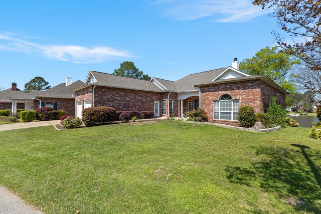 29 Stones Throw Dr., Hattiesburg, MS 39402