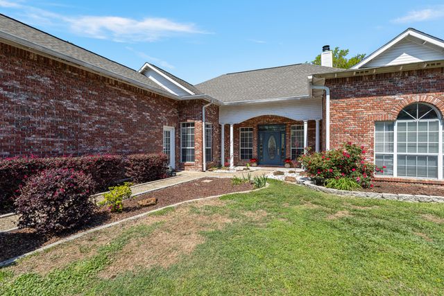 29 Stones Throw Dr., Hattiesburg, MS 39402