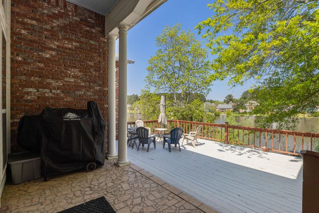 29 Stones Throw Dr., Hattiesburg, MS 39402