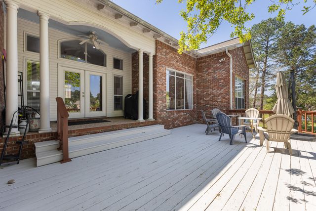 29 Stones Throw Dr., Hattiesburg, MS 39402