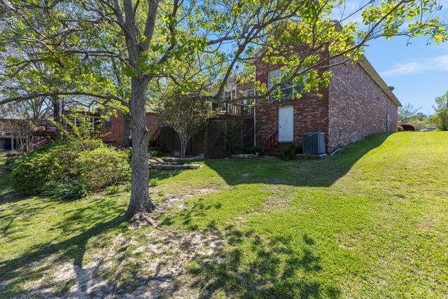 29 Stones Throw Dr., Hattiesburg, MS 39402