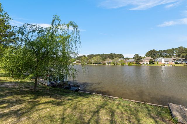 29 Stones Throw Dr., Hattiesburg, MS 39402