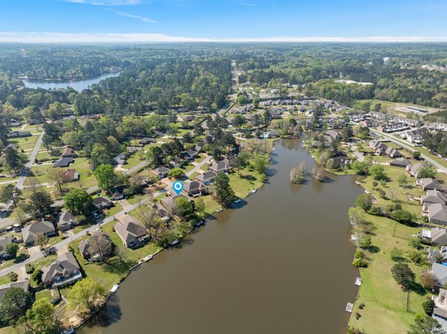 29 Stones Throw Dr., Hattiesburg, MS 39402