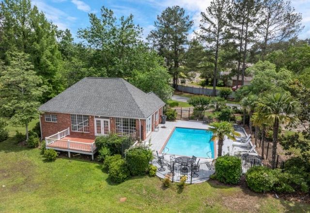 29 Stones Throw Dr., Hattiesburg, MS 39402