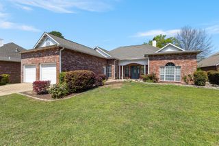 29 Stones Throw Dr., Hattiesburg, MS 39402