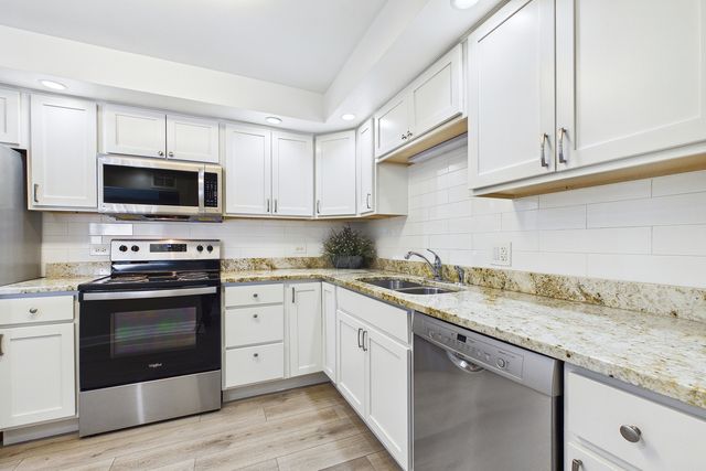 13000 W Heiden Circle 3105, Lake Bluff, IL 60044