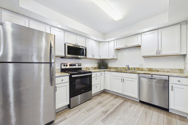 13000 W Heiden Circle 3105, Lake Bluff, IL 60044