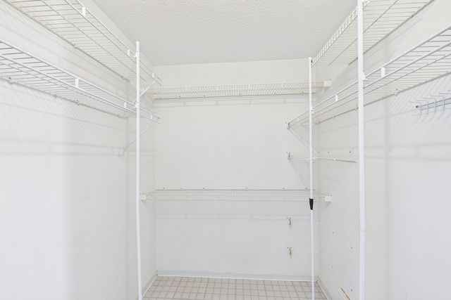 13000 W Heiden Circle 3105, Lake Bluff, IL 60044