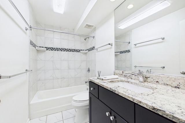 13000 W Heiden Circle 3105, Lake Bluff, IL 60044