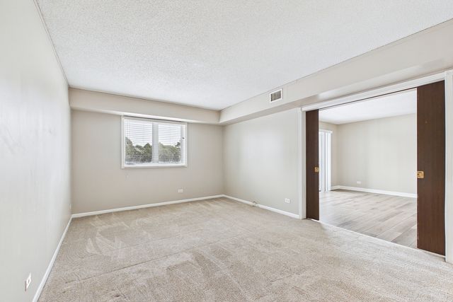 13000 W Heiden Circle 3105, Lake Bluff, IL 60044