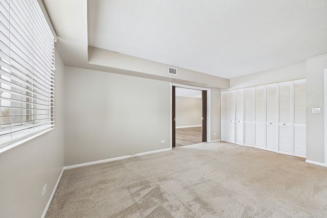 13000 W Heiden Circle 3105, Lake Bluff, IL 60044