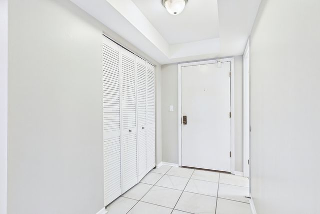 13000 W Heiden Circle 3105, Lake Bluff, IL 60044