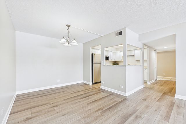 13000 W Heiden Circle 3105, Lake Bluff, IL 60044