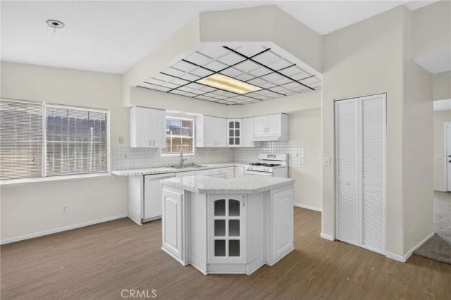 4405 Lakewood, San Bernardino, CA 92407