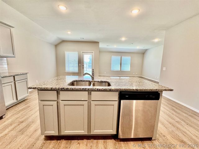 28180 E 115th Street S, Coweta, OK 74429