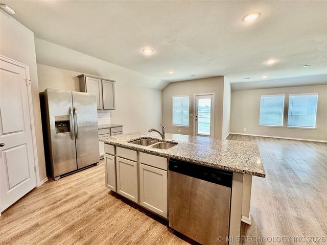 28180 E 115th Street S, Coweta, OK 74429
