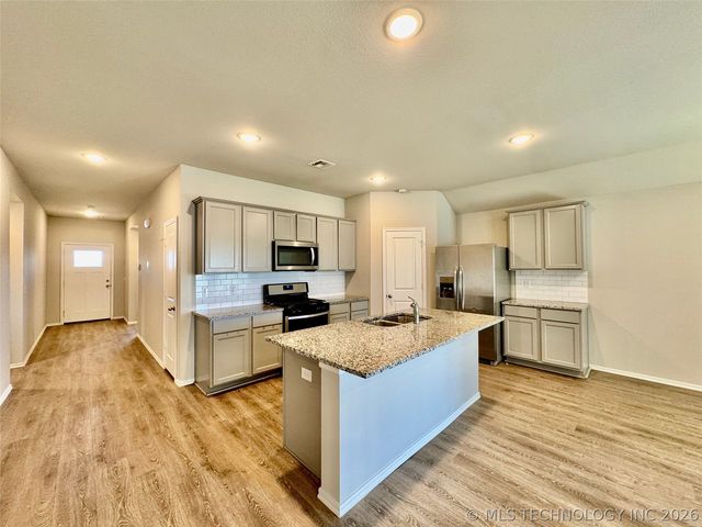 28180 E 115th Street S, Coweta, OK 74429