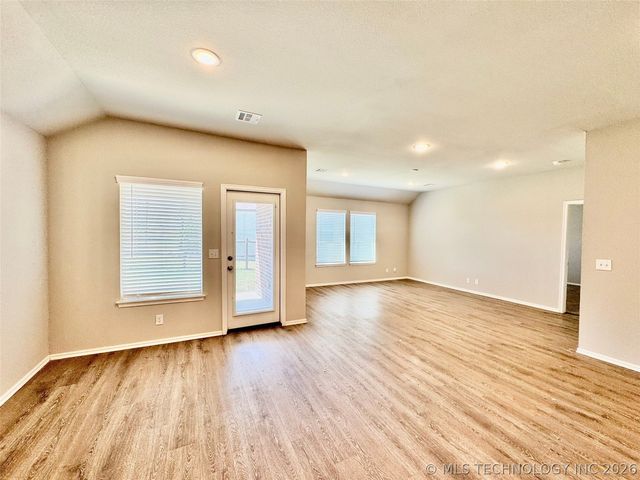 28180 E 115th Street S, Coweta, OK 74429