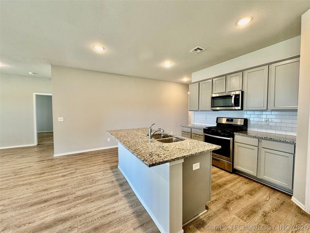 28180 E 115th Street S, Coweta, OK 74429