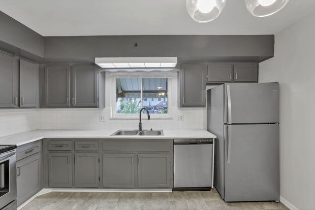 1695 Rocky Pine Loop N, Columbus, OH 43229