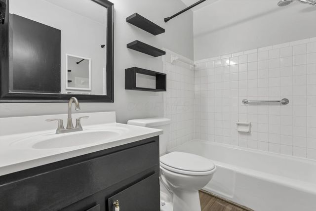 1695 Rocky Pine Loop N, Columbus, OH 43229