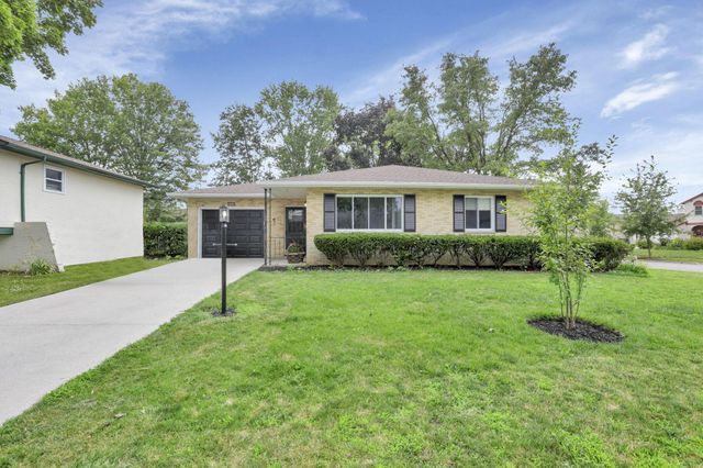 1695 Rocky Pine Loop N, Columbus, OH 43229