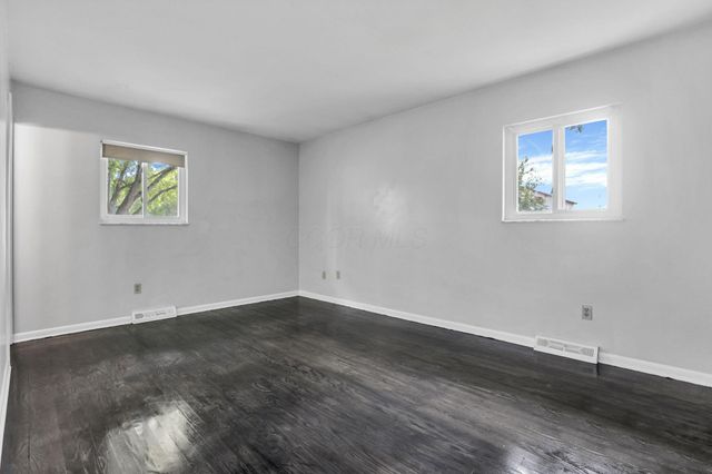 1695 Rocky Pine Loop N, Columbus, OH 43229