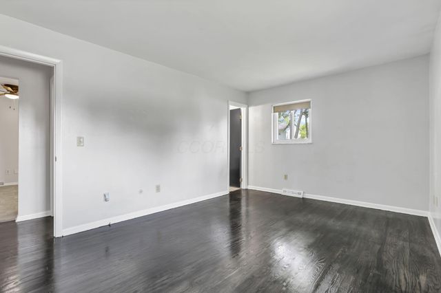 1695 Rocky Pine Loop N, Columbus, OH 43229