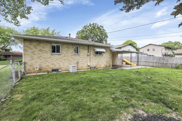 1695 Rocky Pine Loop N, Columbus, OH 43229