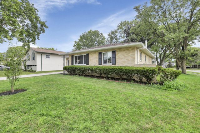 1695 Rocky Pine Loop N, Columbus, OH 43229