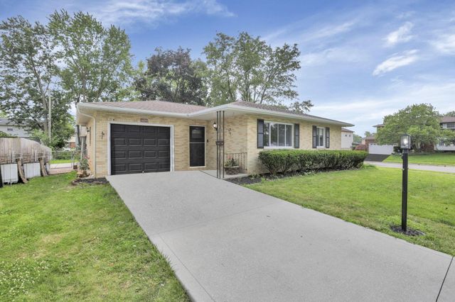 1695 Rocky Pine Loop N, Columbus, OH 43229