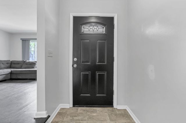 1695 Rocky Pine Loop N, Columbus, OH 43229