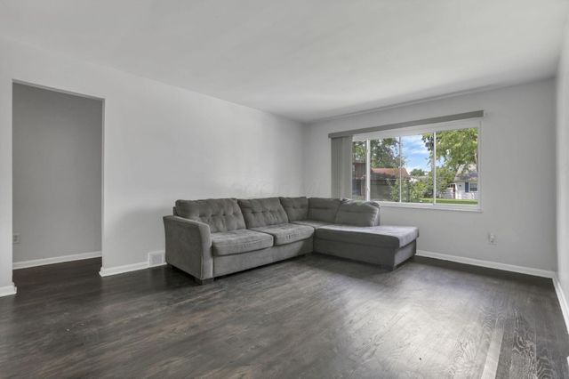 1695 Rocky Pine Loop N, Columbus, OH 43229
