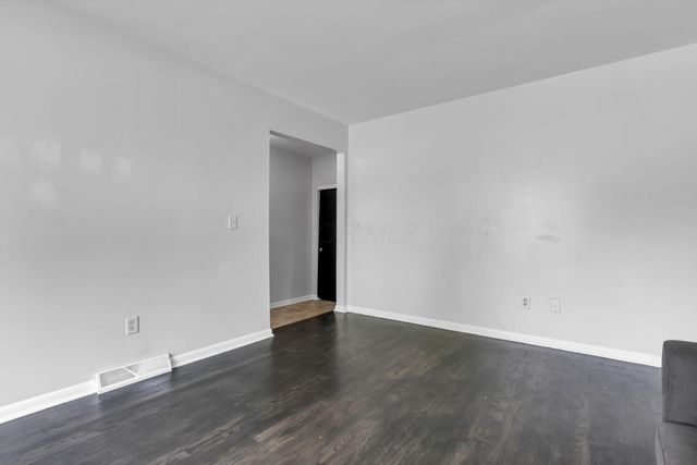 1695 Rocky Pine Loop N, Columbus, OH 43229