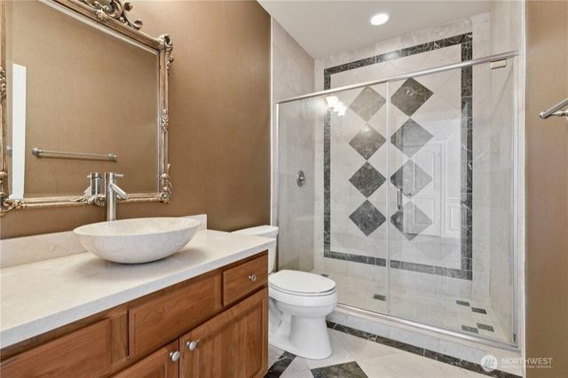 15025 SE 43rd St, Bellevue, WA 98006