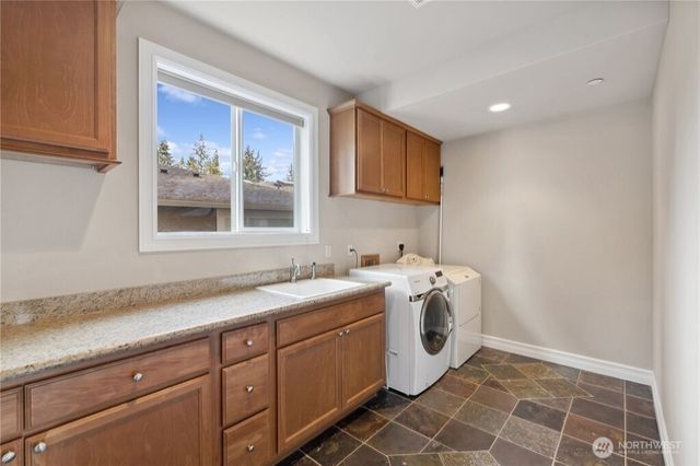 15025 SE 43rd St, Bellevue, WA 98006