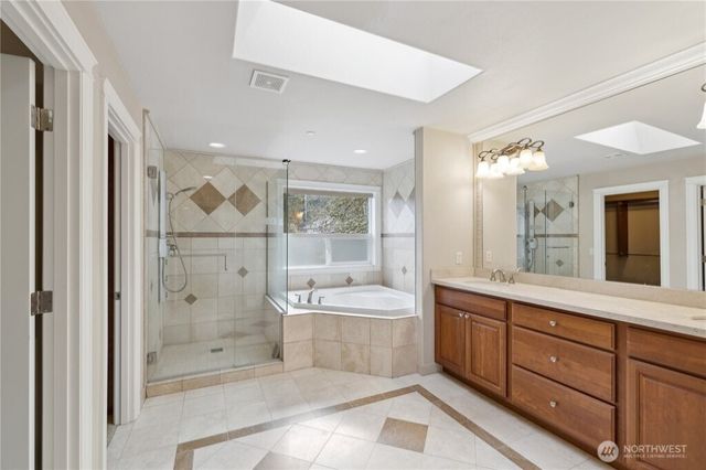 15025 SE 43rd St, Bellevue, WA 98006