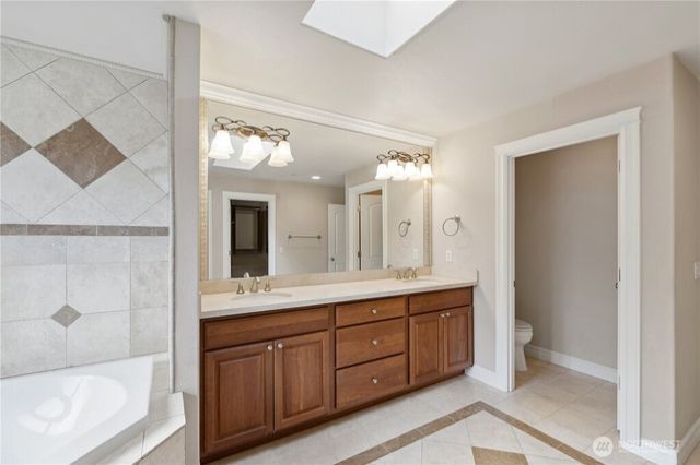 15025 SE 43rd St, Bellevue, WA 98006