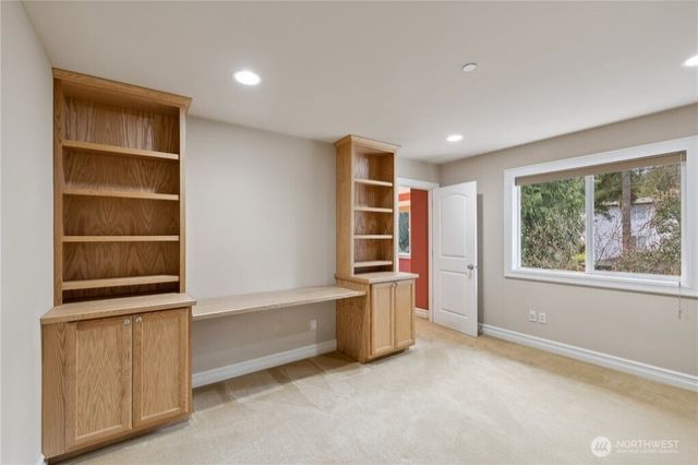 15025 SE 43rd St, Bellevue, WA 98006