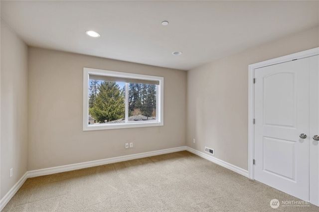 15025 SE 43rd St, Bellevue, WA 98006