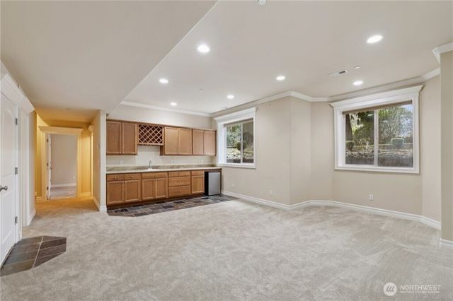 15025 SE 43rd St, Bellevue, WA 98006
