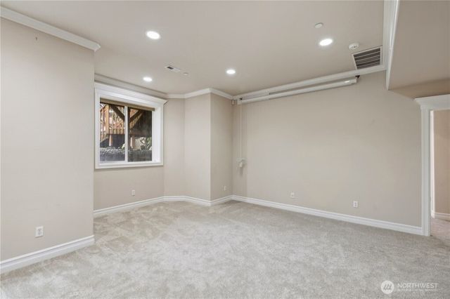 15025 SE 43rd St, Bellevue, WA 98006